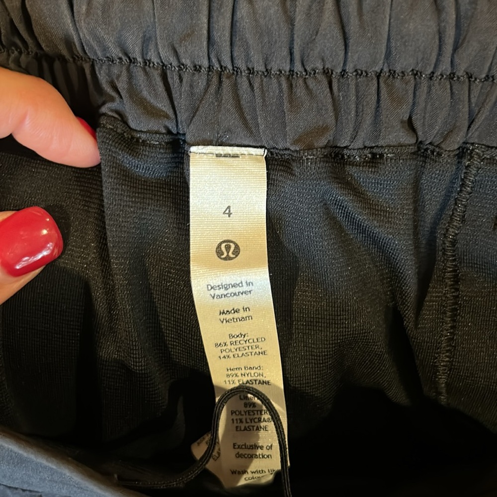 Lululemon black shorts - size 4 - Picture 3 of 8